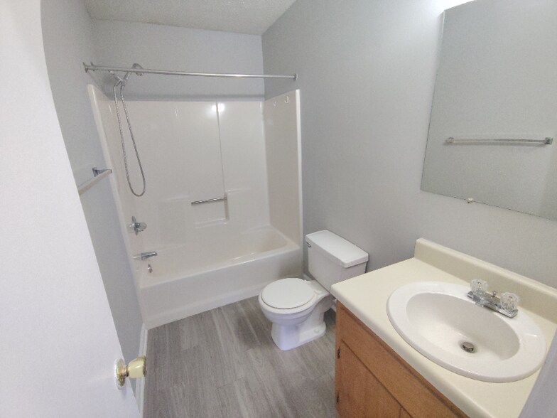 Building Photo - 16 Duiguid Dr