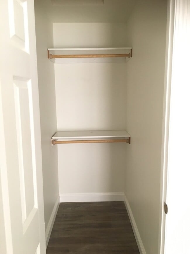 Building Photo - 1 bed, 1 bath River Ridge apartment on 2nd...