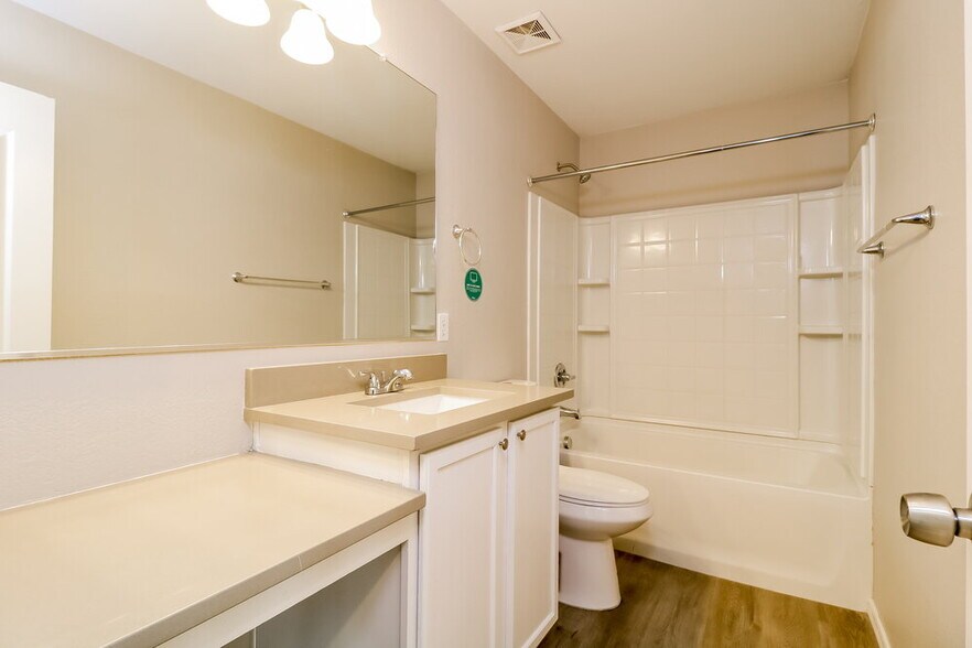 Building Photo - 6326 W Harwell Rd