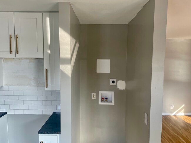 Building Photo - 1913 Boscobel St