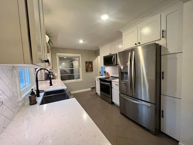 Building Photo - 3554 Abbott Ave N