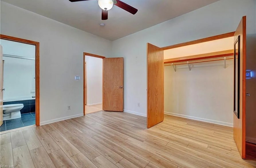 Primary bedroom - 520 W Olney Rd