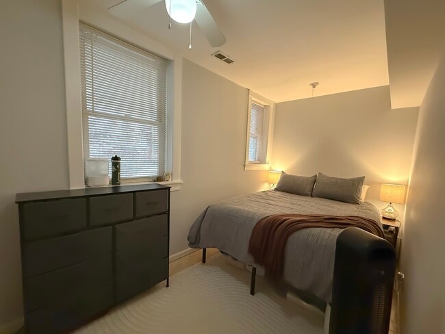 Building Photo - 3441 N Oakley Ave