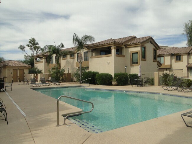 Building Photo - Move-In Special - 2bed/2bath Foothills Rio...