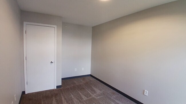 Building Photo - 60 Miller Ave SW