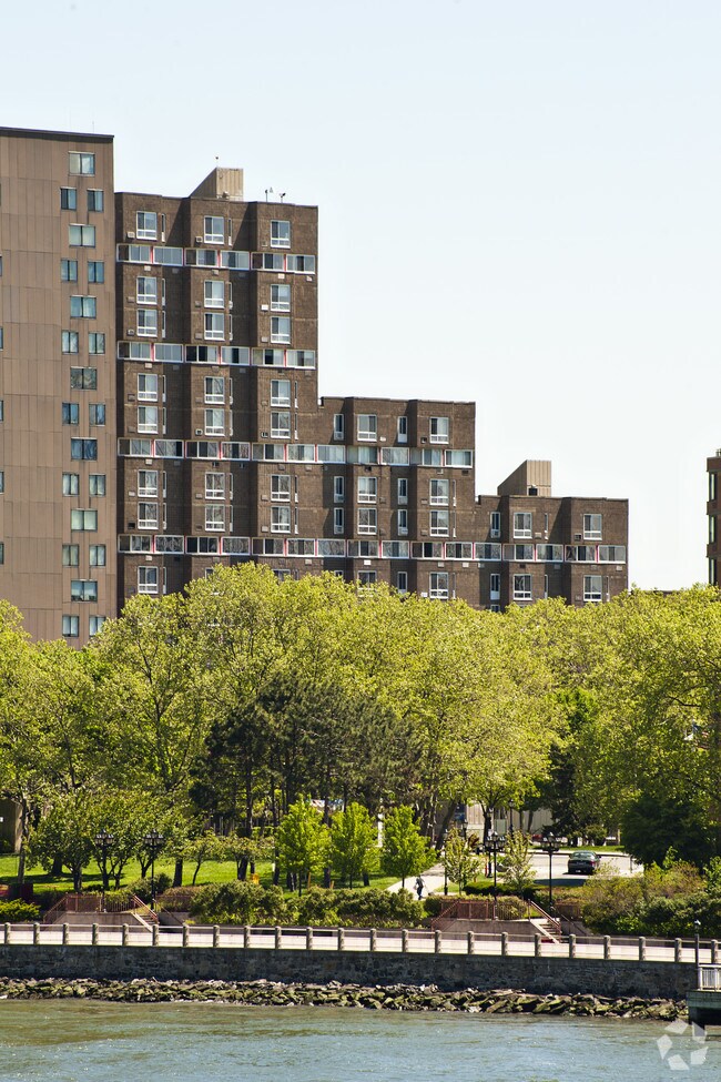 Roosevelt Landings 510 Main St New York NY 10044 Apartment Finder