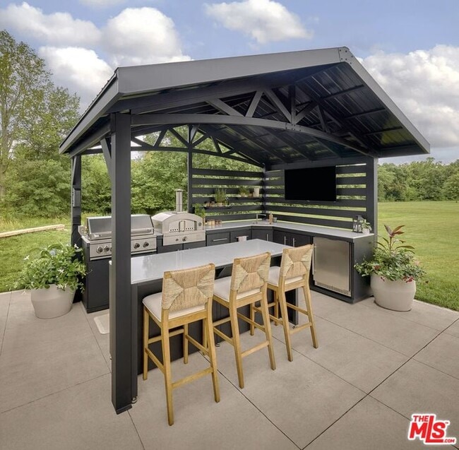 Building Photo - 19235 Strathern St