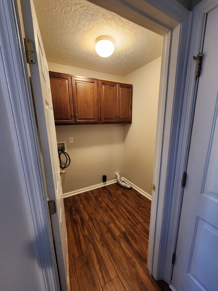 Building Photo - 713 Cannock Loop