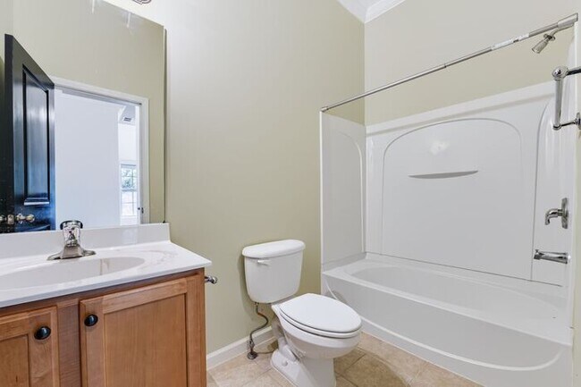 Building Photo - 5716 Pine Oak Dr, Norcross, GA 30092