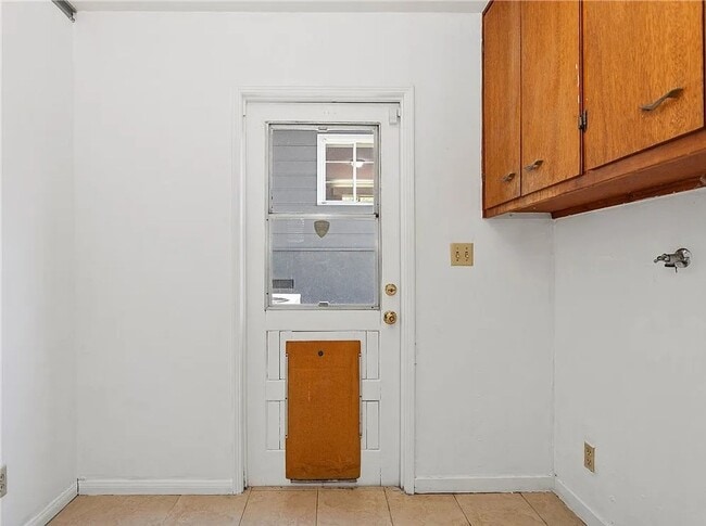 Building Photo - Gorgeous 3 bd 2 ba + Den Single Family hom...