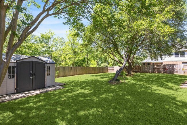 Building Photo - 6021 Whispering Lakes Dr