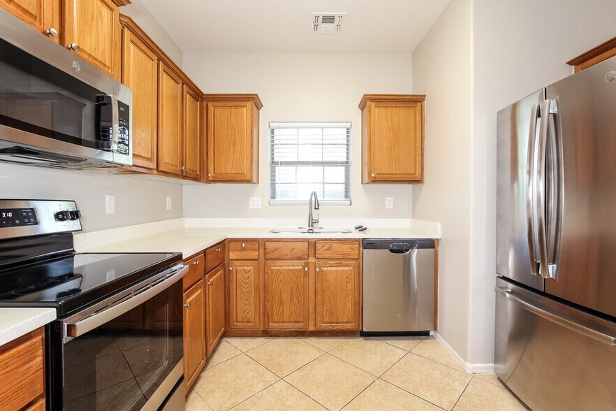 Building Photo - 17754 W Langer Ln