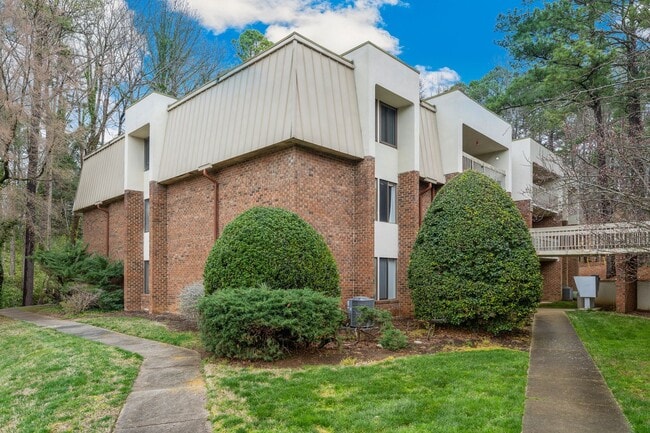 Building Photo - Available early May in Bolinwood!