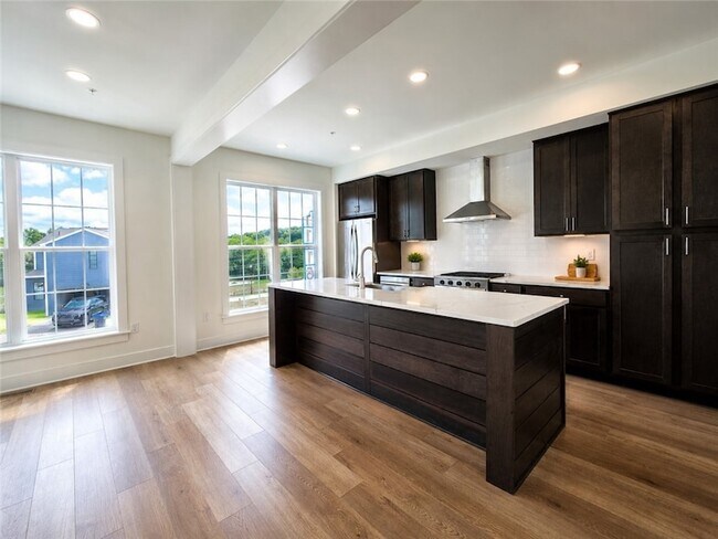 Building Photo - 307 Palisade Wy