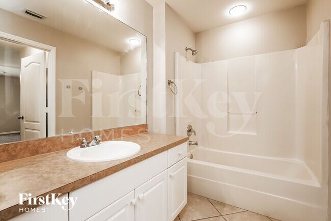 Building Photo - 715 Bennington Dr