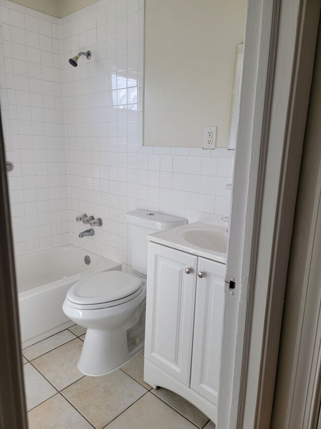 Building Photo - 2 Bedroom 1bath Oceanview/Bayview