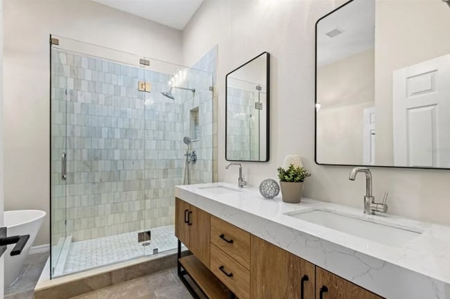 Building Photo - 330 Lang Ct N