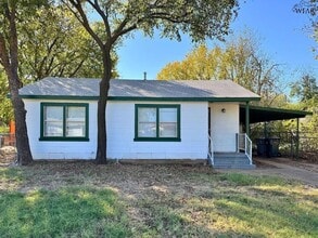 Building Photo - 1627 Oceola Ave