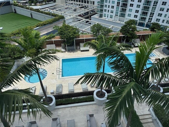 Building Photo - 1300 Brickell Bay Dr