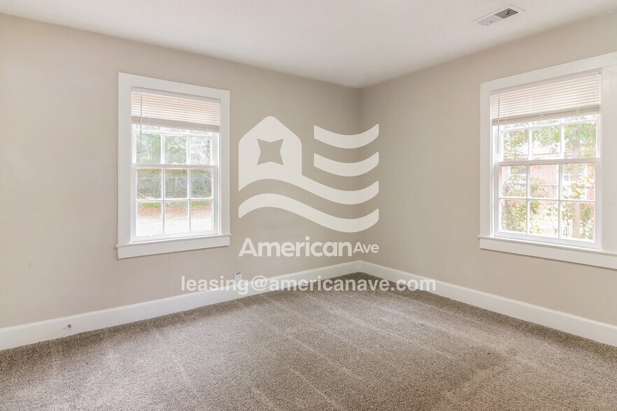 Building Photo - 1217 Dogwood Ave