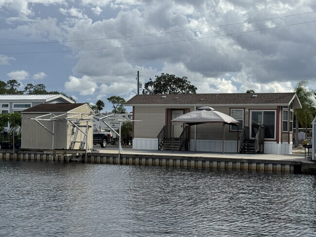 Building Photo - 1309 Pine Island Drive N.