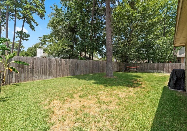 Building Photo - 12822 Lakeshore Dr