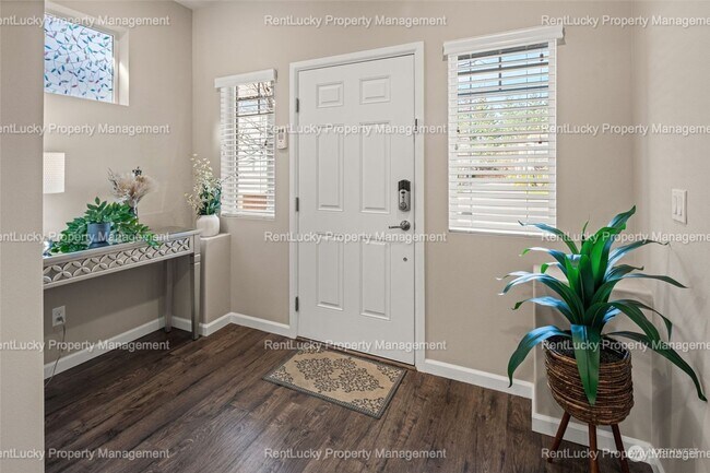 Building Photo - Stunning Like-New Home in Arbor Mist – Pri...