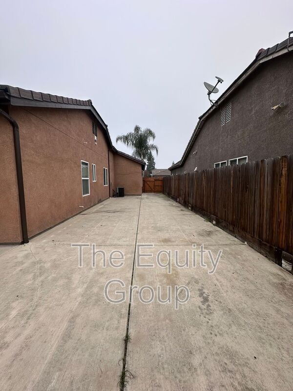 Building Photo - 5235 W Nellis Ct
