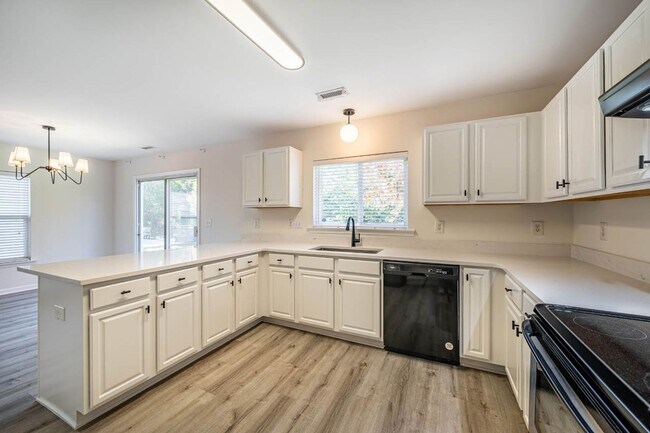 Building Photo - 718 Delta Downs Dr