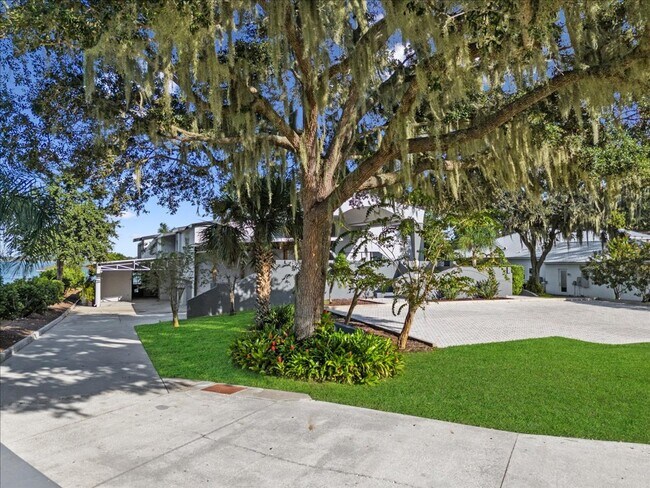 Building Photo - 3824 Gaines Dr