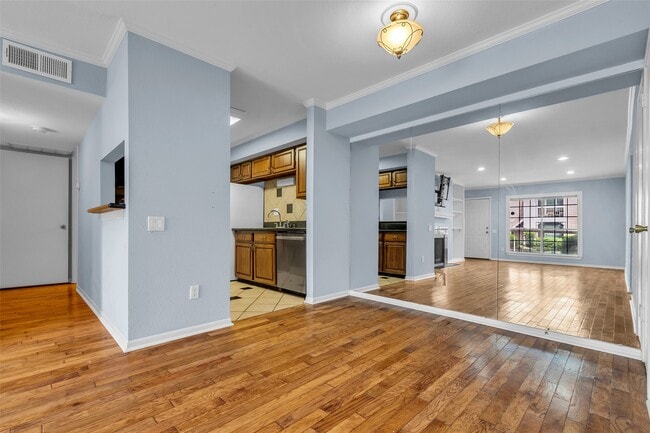 Building Photo - 1860 White Oak Dr