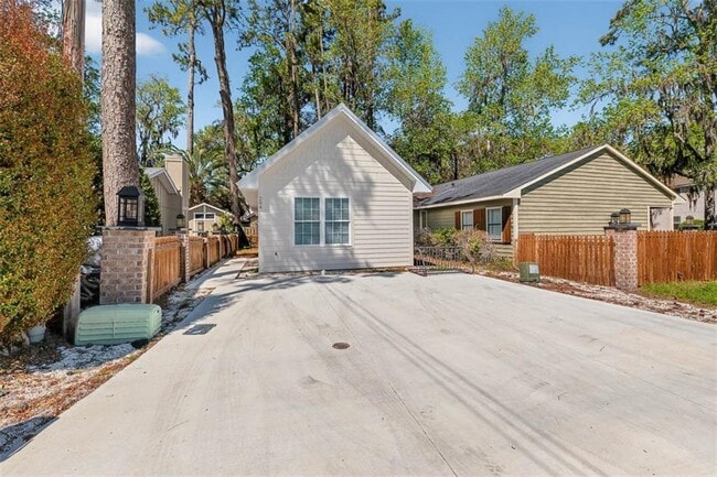 Building Photo - 204 Palm St