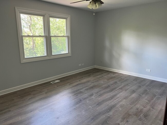 Building Photo - 926 W Aspen Dr