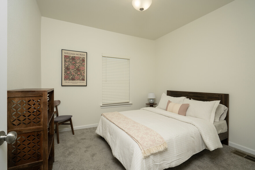 Building Photo - 1074 Hoppas Ct