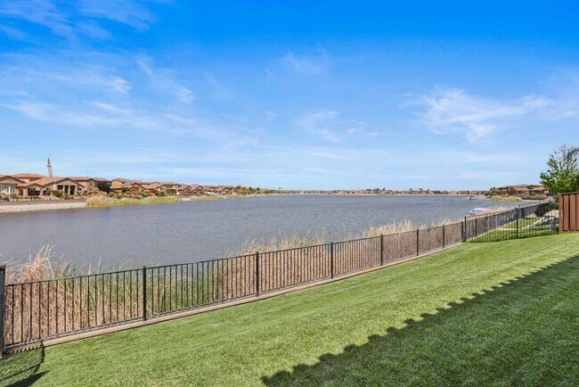 Building Photo - 3 bedroom home plus private one bedroom Ca...