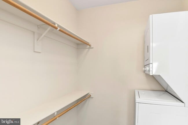 Building Photo - 10604 Provincial Dr