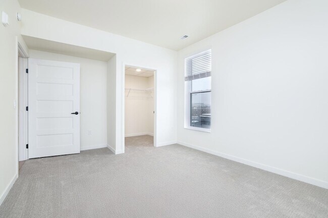 Building Photo - 28 7th St NE