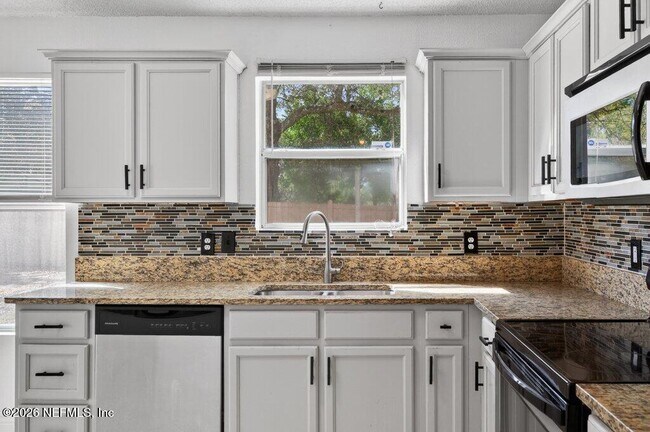 Building Photo - 518 Tuxedo Ct