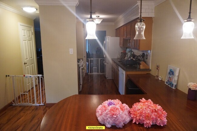 Building Photo - 10 Carlyle Ct