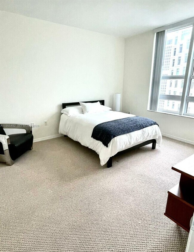 Building Photo - 950 Brickell Bay Dr