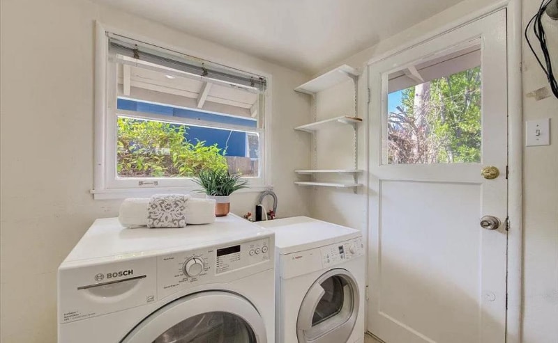 Building Photo - 2052 Colony St