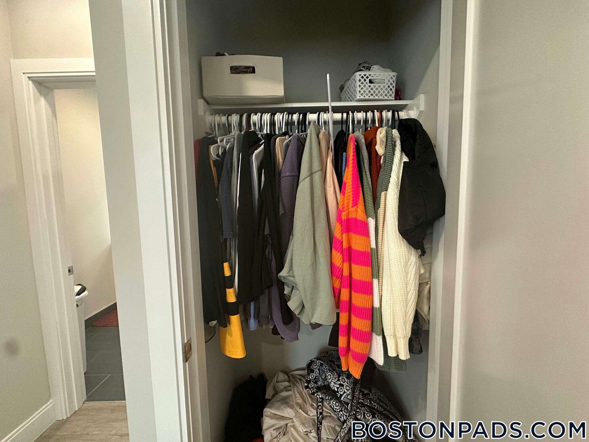 Building Photo - 656 Saratoga St