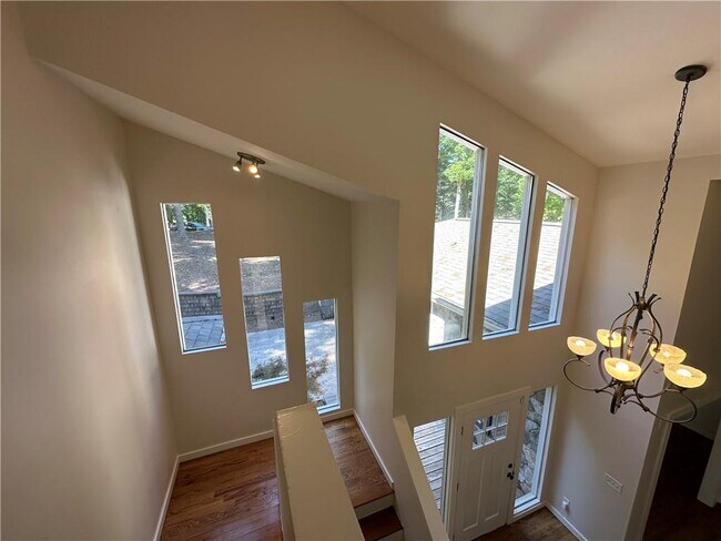 Building Photo - 645 Mt Victoria Pl