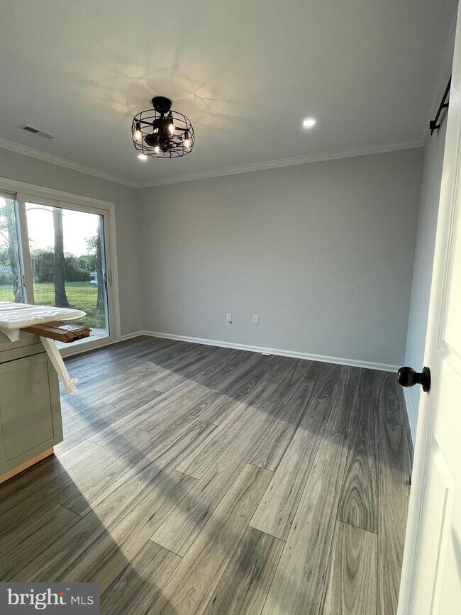 Building Photo - 1819 Sherman Dr