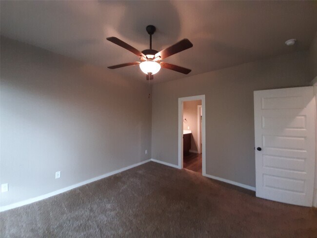 Building Photo - 9733 Grosbeak Ln