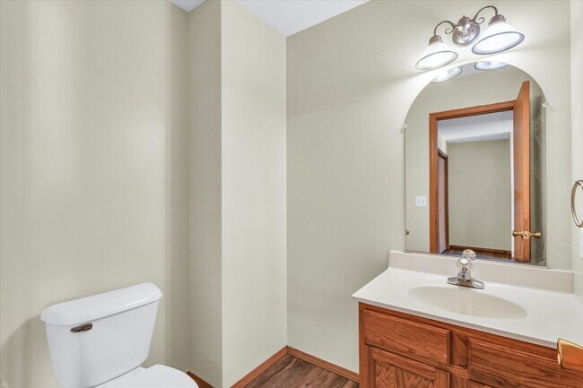 Building Photo - Spacious 3-Bed, 3.5-Bath Townhome with Att...