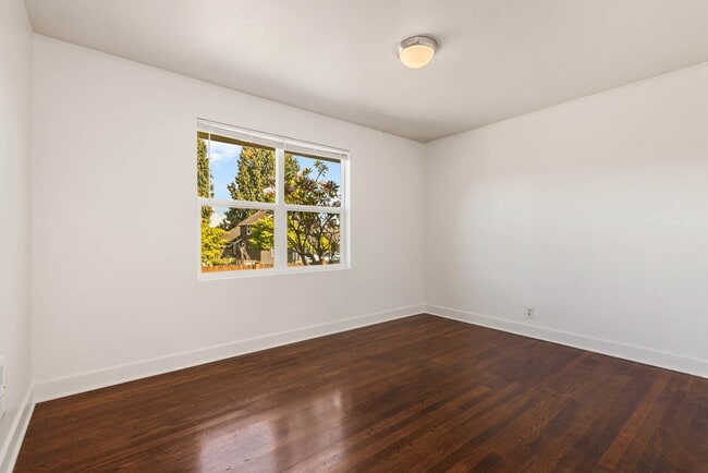 Building Photo - 15577 9th Ave NE
