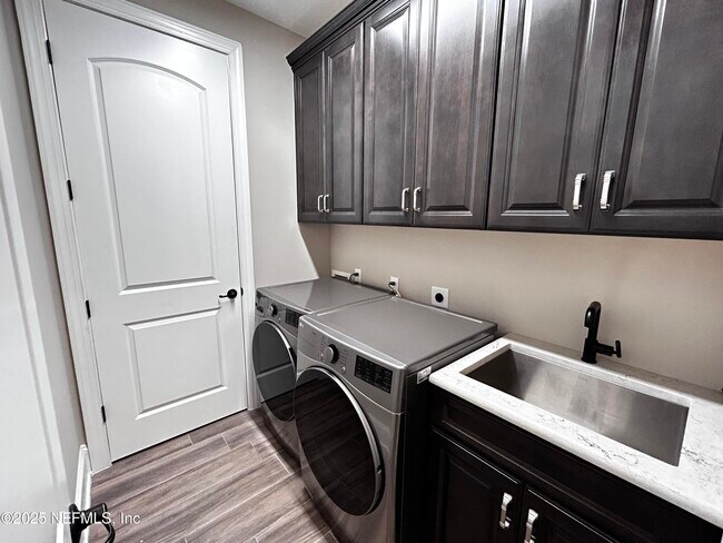 Building Photo - 10178 Illumination Dr