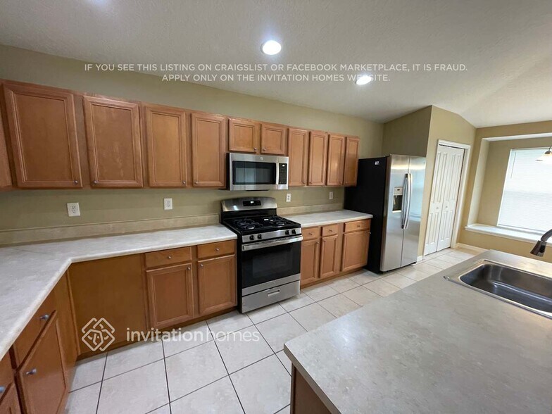 Building Photo - 24853 Siena Dr