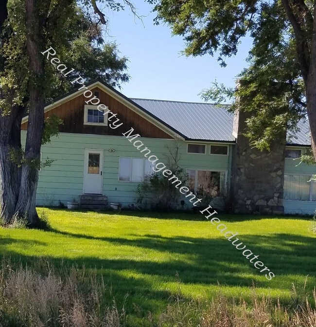 Primary Photo - 4 Bedroom 2 Bath Farm House for Rent